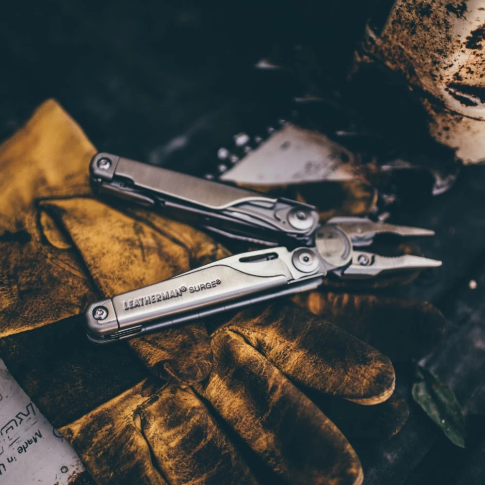 Leatherman Surge Multi-Tool With 4-Pocket Nylon Sheath - Image 5